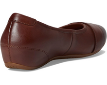 Load image into Gallery viewer, JOSEF SEIBEL FLORINA 04 COGNAC
