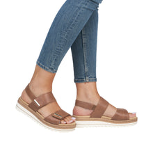 Load image into Gallery viewer, REMONTE JOCELYN 59 WEDGE BROWN