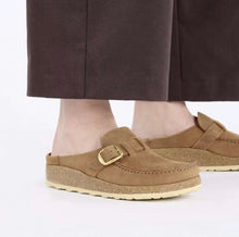 Load image into Gallery viewer, BIRKENSTOCK BUCKLEY CLOG COGNAC OILED LEATHER