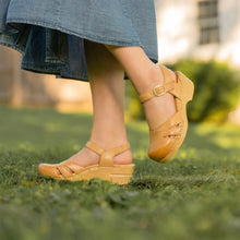 Load image into Gallery viewer, DANSKO MARGRETA HONEY