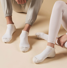 Load image into Gallery viewer, FEETURES HIGH PERFORMANCE MAX CUSHION NO SHOW TAB CHAI LATTE