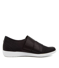 Load image into Gallery viewer, ZIERA URBAN SLIP ON BLACK (50% OFF FINAL SALE)
