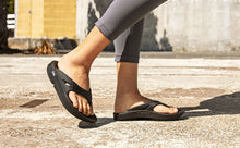 Load image into Gallery viewer, OOFOS 1000 OORIGINAL BLACK