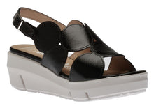 Load image into Gallery viewer, WONDERS D-8210 WEDGE BLACK PATENT
