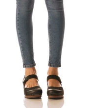 Load image into Gallery viewer, DANSKO BEATRICE BLACK