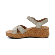 Load image into Gallery viewer, AETREX FLORA CHAMPAGNE
