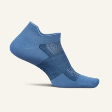 Load image into Gallery viewer, FEETURES HIGH PERFORMANCE ULTRA LIGHT NO SHOW TAB DENIM DAZE
