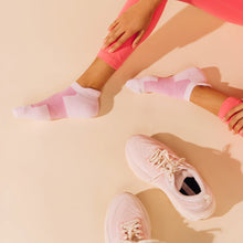 Load image into Gallery viewer, FEETURES HIGH PERFORMANCE ULTRA LIGHT NO SHOW TAB STRAWBERRY MILK
