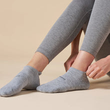 Load image into Gallery viewer, FEETURES HIGH PERFORMANCE MAX CUSHION NO SHOW TAB LIGHT GREY
