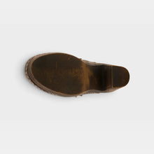 Load image into Gallery viewer, L'ARTISTE BY SPRING STEP CALLIROE CLOG OLIVE MULTI

