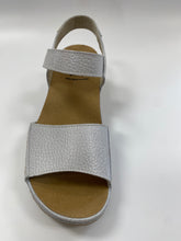 Load image into Gallery viewer, ON FOOT 250 PLATFORM SANDAL WHITE METALLIC (50% OFF FINAL SALE)
