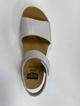 Load image into Gallery viewer, ON FOOT 250 PLATFORM SANDAL WHITE METALLIC (50% OFF FINAL SALE)
