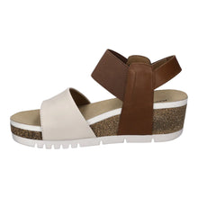 Load image into Gallery viewer, JOSEF SEIBEL QUINN 09 WEDGE CREME
