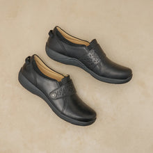 Load image into Gallery viewer, DANSKO SALLIE BLACK
