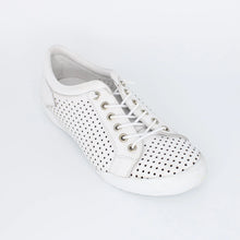 Load image into Gallery viewer, GELATO TEEJAY SLIP ON LEATHER SNEAKER WHITE
