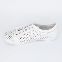 Load image into Gallery viewer, GELATO TEEJAY SLIP ON LEATHER SNEAKER WHITE
