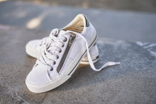 Load image into Gallery viewer, TAOS Z SOUL CANVAS SNEAKER WHITE
